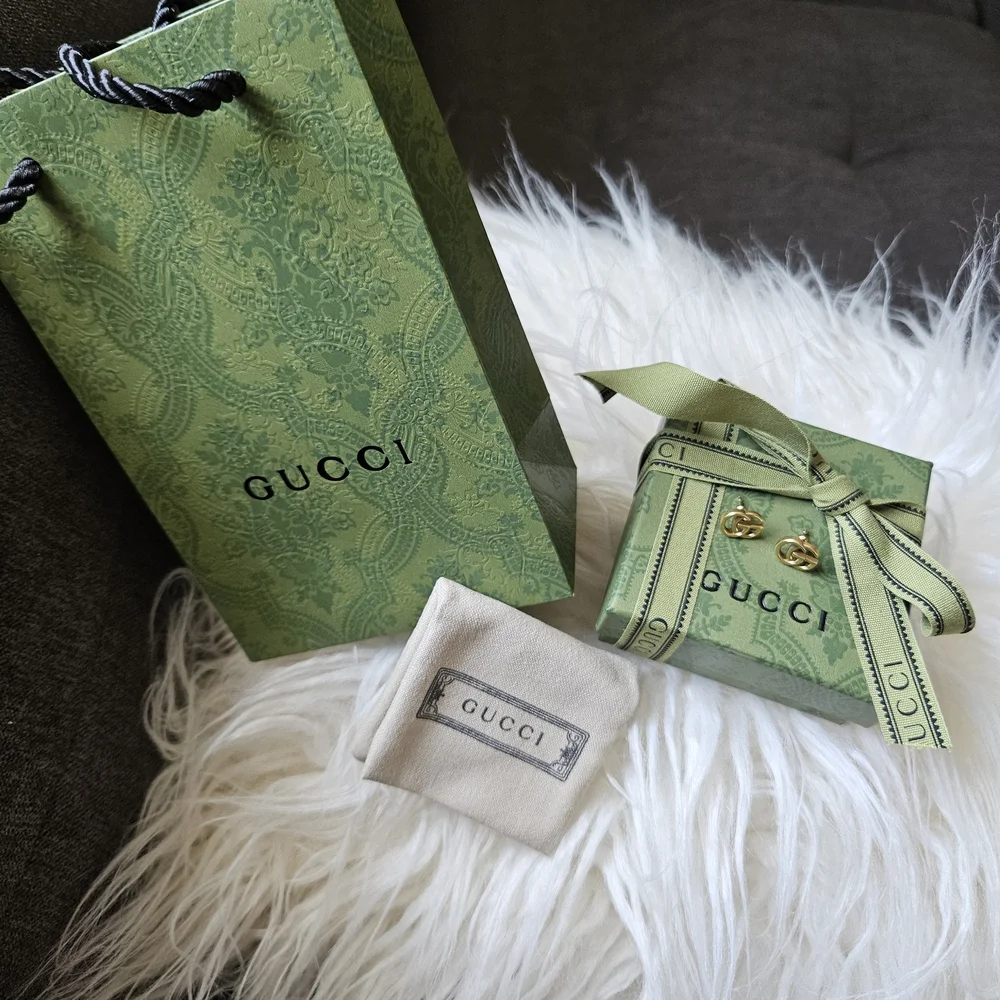 Gucci Gold GG Logo Stud Earrings - Picture 5 of 5